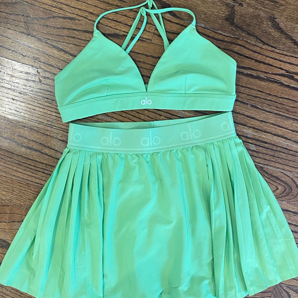 Alo green skirt and sports bra size M